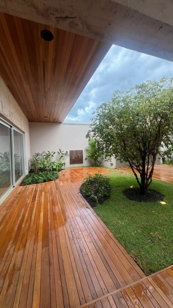 Jardim da Casa de Alto Padrão