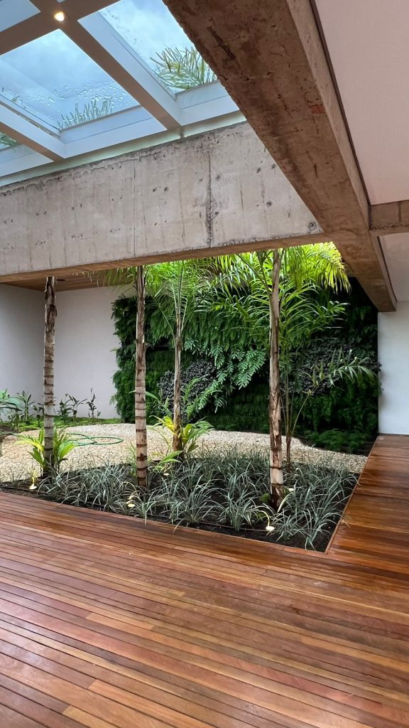 Jardim da Casa de Alto Padrão