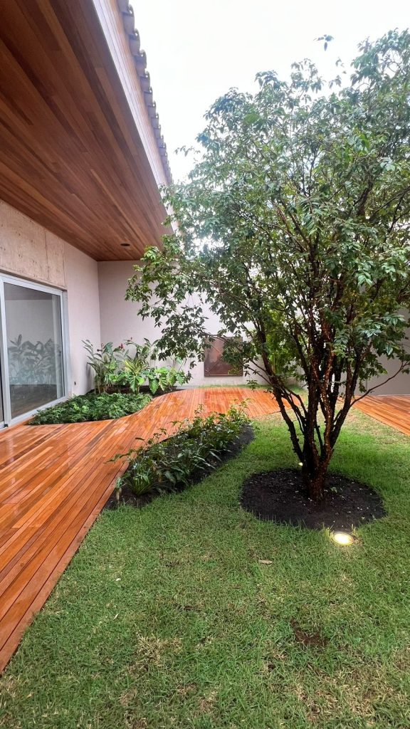 Jardim de Casa de Alto Padrão