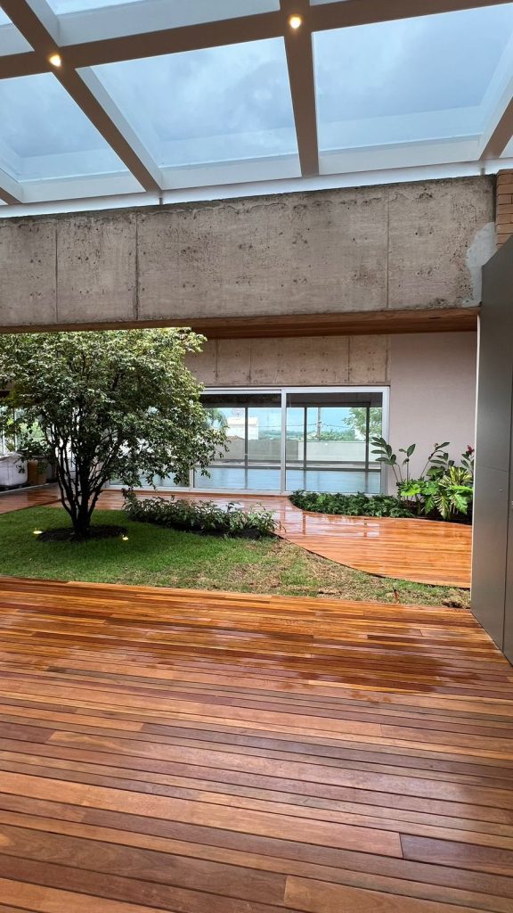 Deck da Casa de Alto Padrão